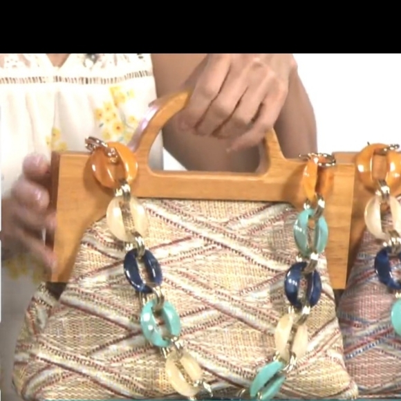 Multi Khaki Lattice Pattern Woven Clutch Bag (10.5"x3"x7") Wooden Handle Drop - Picture 9 of 13